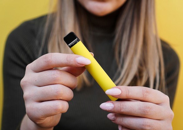 Во Франции собираются запретить одноразовые электронные сигареты