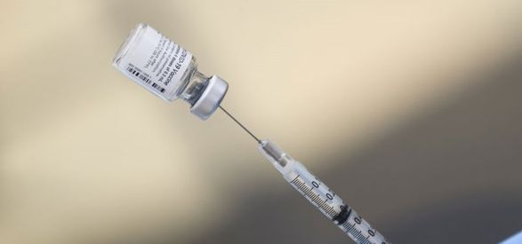 Вакцинация против COVID-19 стала не обязательной - Минздрав