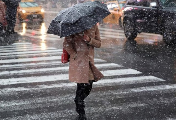 Дожди, мокрый снег и порывы ветра: в ближайшие три дня Украину ждет ухудшение погоды