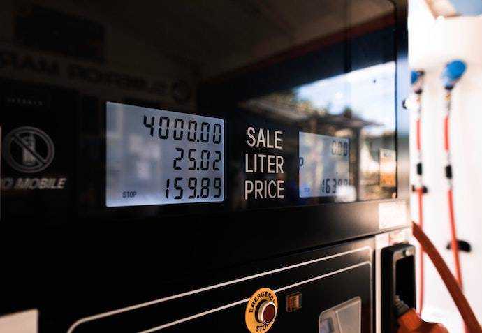 АЗС обмежують продаж пального "в одні руки"