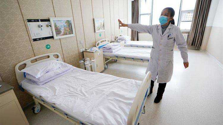 В результате заражения коронавирусом умер глава госпиталя в Ухане