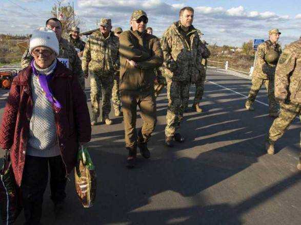 Министр обороны назвал условия разведения войск в Петровском и Золотом