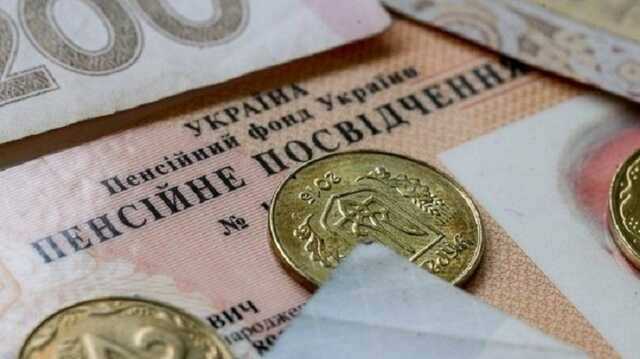 Скільки українців отримують пенсії понад 10 тисяч гривень