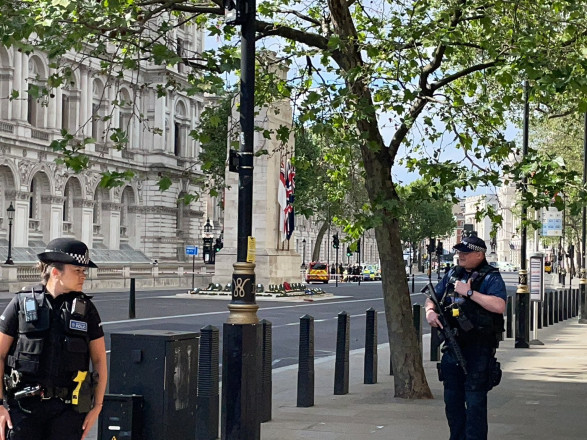 В Лондоне машина врезалась в ворота резиденции британского премьера