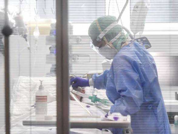Во Франции инфицированным коронавирусом будут переливать плазму крови выздоровевших от COVID-19