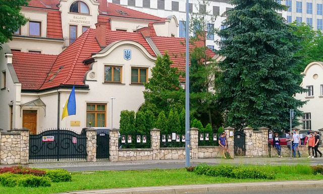 Украинец поджег себя возле консульства Украины в Кракове, его состояние критическое - МИД