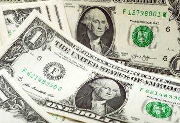 МВФ считает курс доллара США значительно завышенным