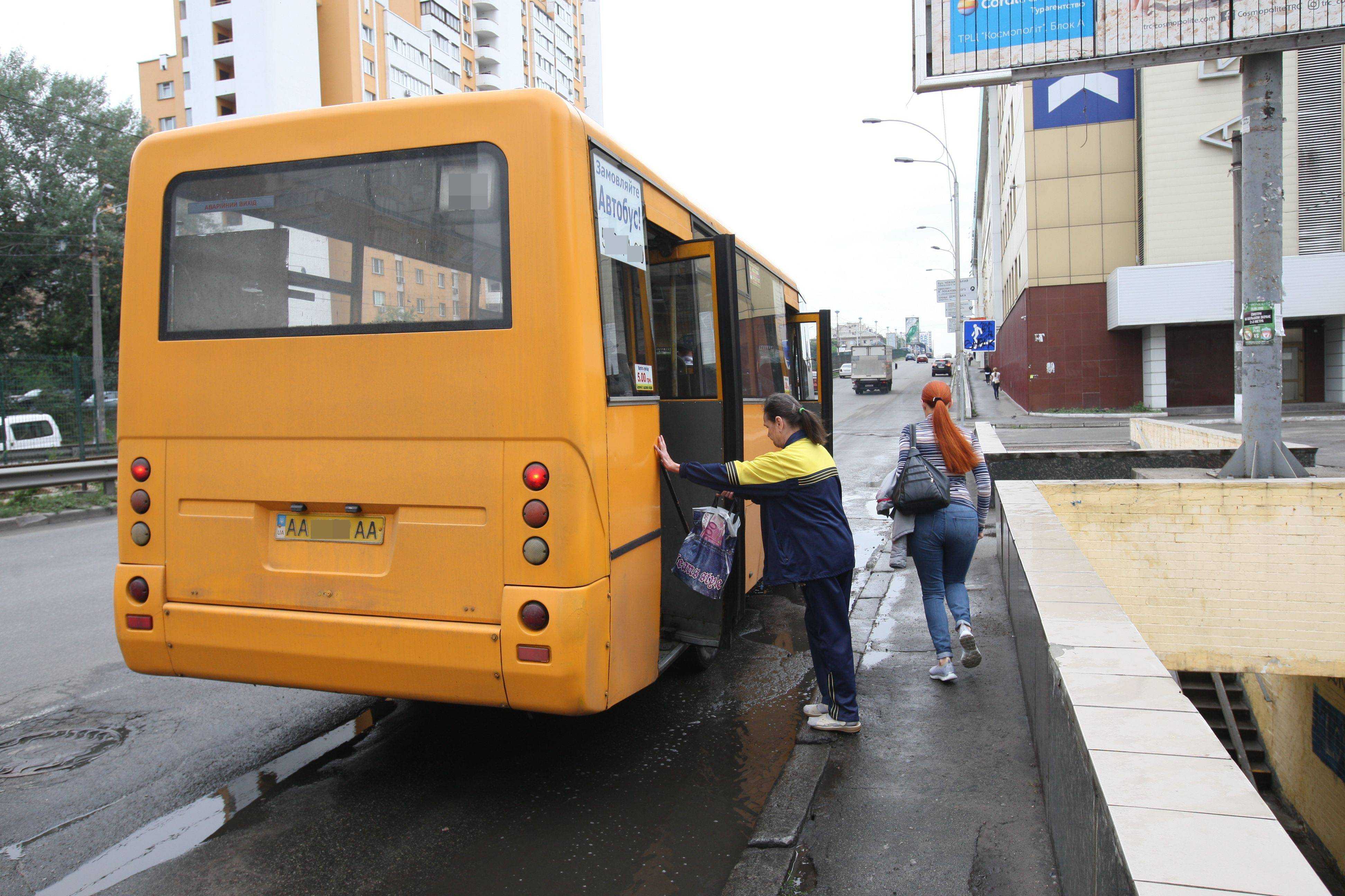 В столице насчитали 500 случаев перевозки пассажиров на неисправных автобусах