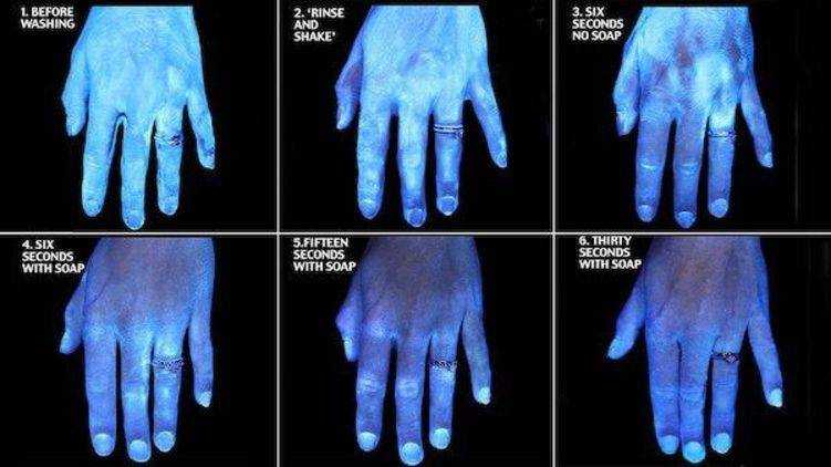 Журналист показал как долго нужно мыть руки с мылом и без, чтобы избавиться от бактерий и вирусов.