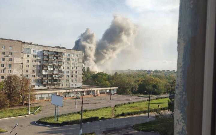 На окупованій Луганщині підпалили "виборчу дільницю" і влучили по казармах окупантів