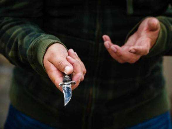 У Дніпропетровській області чоловік кілька разів вдарив ножем 2-річного хлопчика