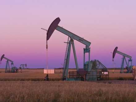 Нафта дешевшає вже третій день через зростання побоювань з приводу пропозиції
