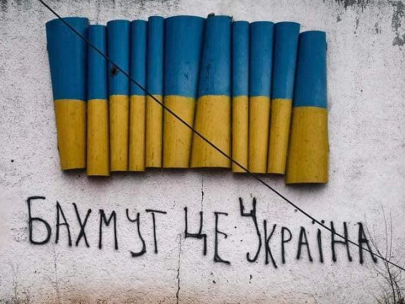 "Бахмут - это Украина": у Зеленского советуют спокойно реагировать на фейки тех, кто придумывает "победу"