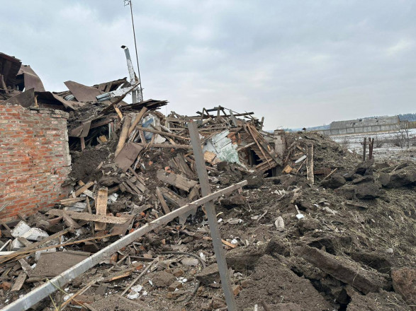 Попадание врага повлекло за собой масштабный пожар на предприятии в Харькове