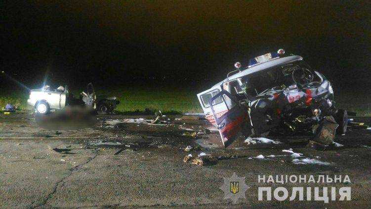 Появились фото с места ДТП со "скорой помощью" у окружной Харькова, где погибли три человека