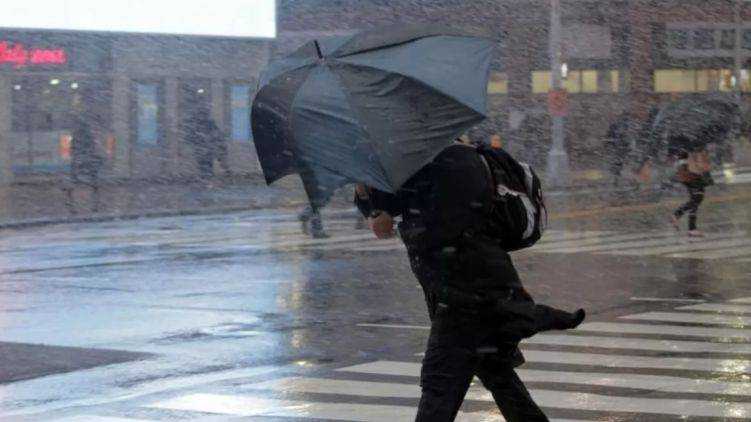 В воскресенье в Киеве объявлено штормовое предупреждение. Ветер до 22 м/сек