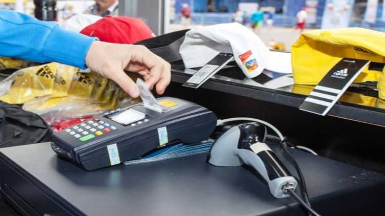 Налоговики сообщили, что продавцам не надо хранить чеки из POS-терминалов для проверки