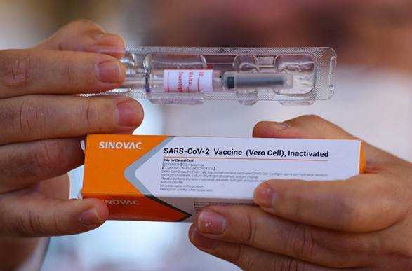 Партнер Sinovac має намір затримати поставки вакцини від COVID-19 до України - Reuters