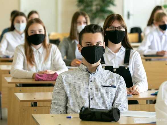 Украинских школьников ждут внеочередные каникулы: министр уже обрадовал учеников