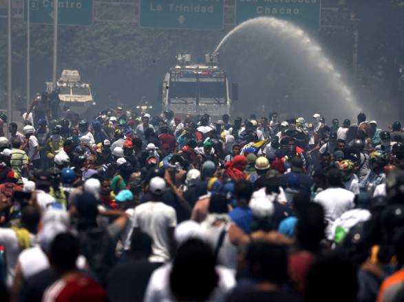 Ситуація у Венесуелі: більш ніж 300 постраждалих в ході акцій протесту