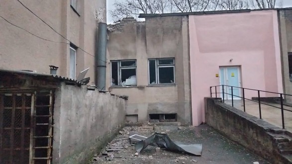 Оккупанты обстреляли больницу в Херсоне: повреждены детское отделение и морг