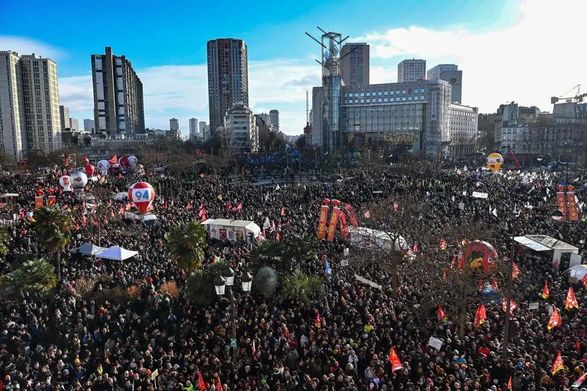Страна остановится: французы готовят массовую забастовку на вторник
