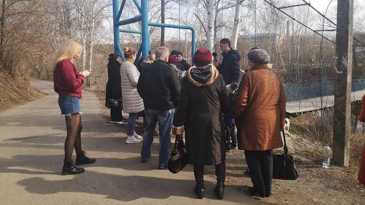 Жители Новых Санжар говорят, что это не они бросали камни в украинцев из Уханя."Так то Аваков людей привез"