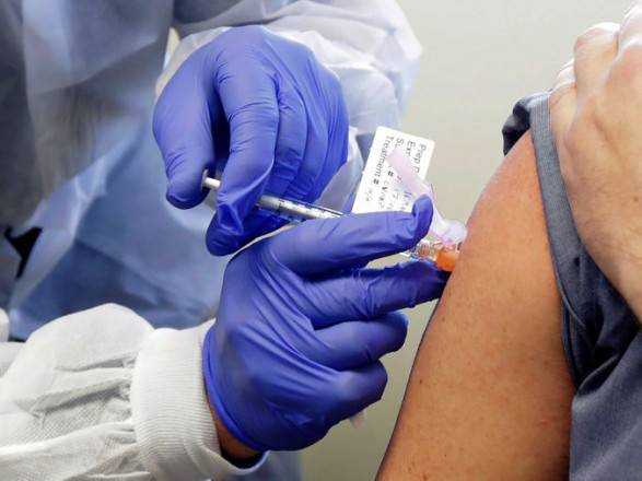 В Україні від початку вакцинації щеплення отримали понад 17 тисяч людей