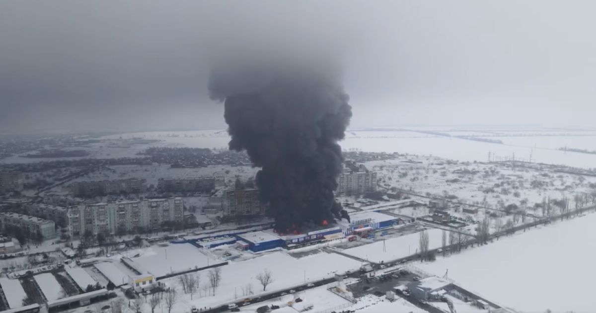 Пожар в "Эпицентре" в Первомайске: появилось видео с дрона