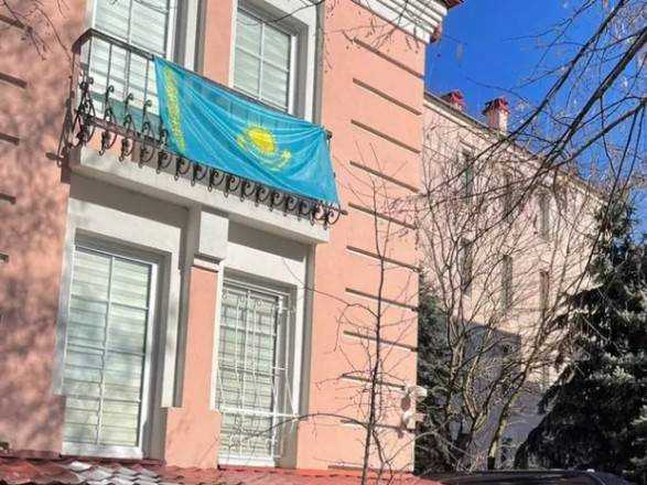 З України вивезли більшість працівників посольства Казахстану
