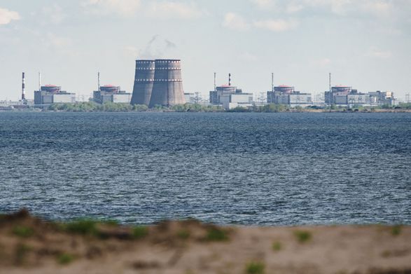 Запорожская АЭС полностью обесточена из-за массированного обстрела
