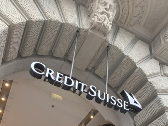 В Швейцарии рассматривают возможность слияния крупнейших банков Credit Suisse и UBS