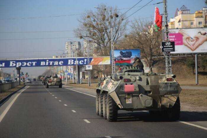ЗРК "С-300", "Гради", гаубиці: у Білорусі стягують військову техніку до кордону з Україною
