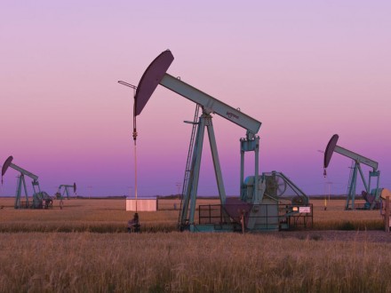 Нефть дешевеет из-за опасений рецессии и замедления спроса