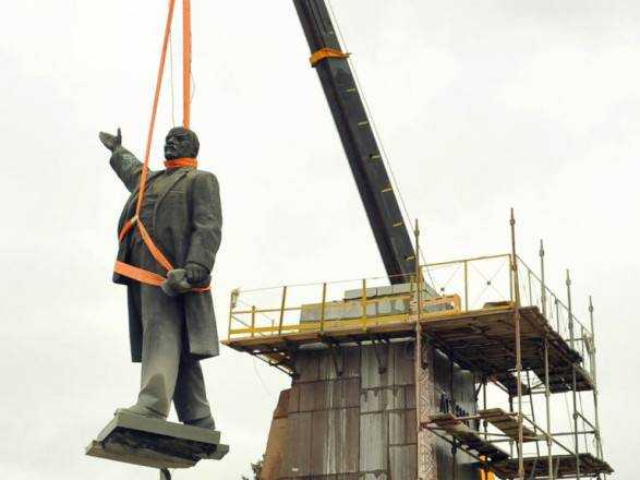 В Днепропетровской области памятник Ленину продали на аукционе
