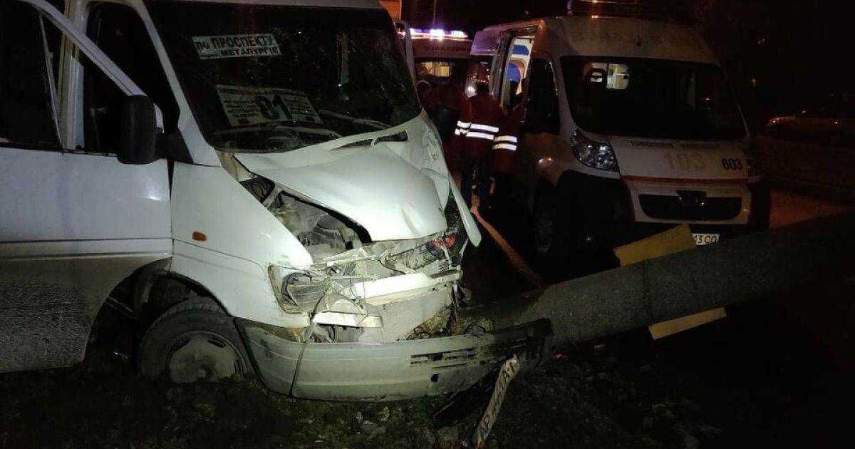 ДТП с 14 пострадавшими в Запорожье: водитель маршрутки сбежал