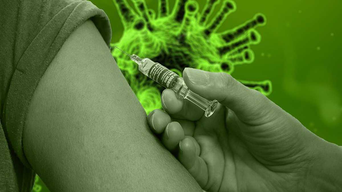 США схвалили бустерну дозу вакцини Pfizer підліткам
