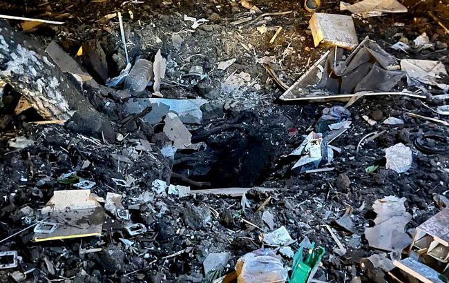 Бомба вошла в землю и взорвалась: появилось полное видео удара по Белгороду