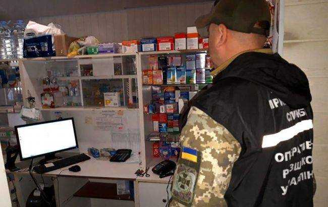 Полиция обнаружила в сети аптек в Донецкой области оружие и наркотики