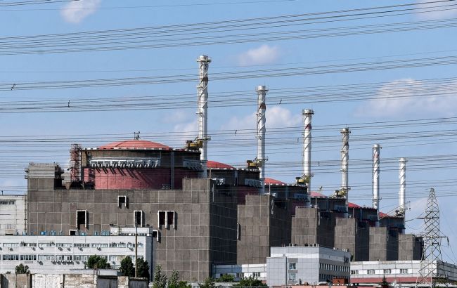 Российская армия подвергает риску ЗАЭС, создавая позиции на крышах реакторов, - британская разведка
