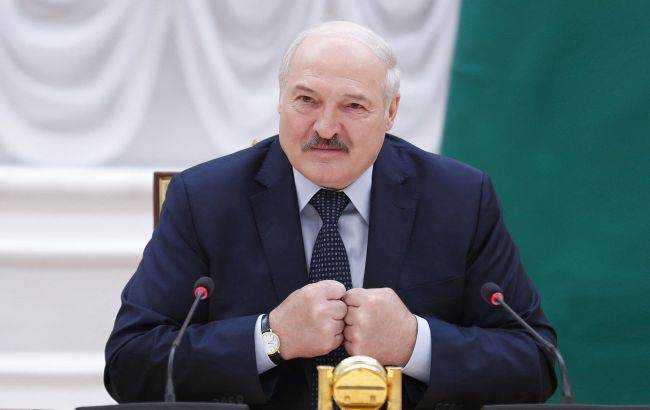 Лукашенко дякує Богу за вихід McDonald’s: самі булочку переріжемо