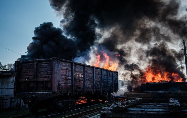 Партизаны подожгли систему управления железной дорогой под Луганском