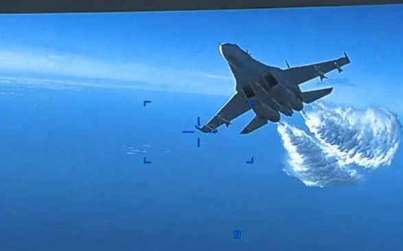 Военные США опубликовали кадры инцидента с российским истребителем и американским беспилотником над Черным морем