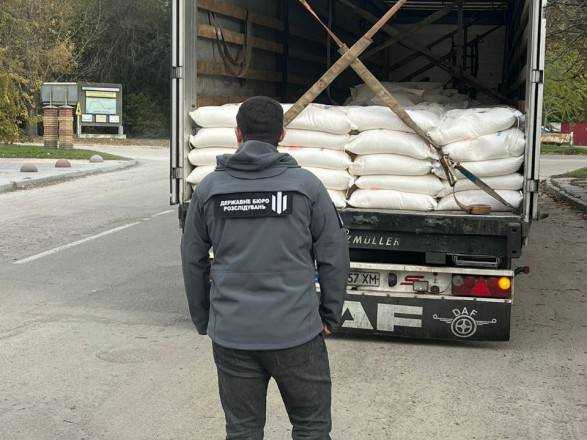 На Дніпропетровщині чиновників спіймали на схемі продажу гуманітарки