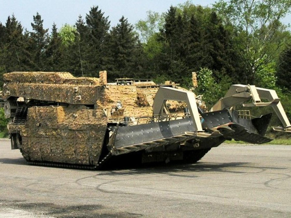 Украина получила танки для разминирования от Германии