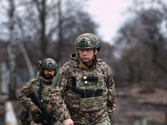 Украинские защитники продолжают защищать Бахмут, на некоторых участках враг заметно нервничает - Сырский