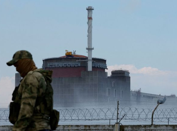 Макрон сообщил о договоренности по выводу тяжелого вооружения с Запорожской АЭС
