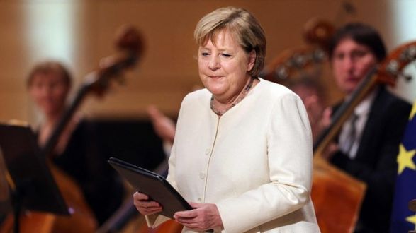 Меркель заявила, что надо подумать о возможности переговоров  между Украиной и рф: у Зеленского отреагировали
