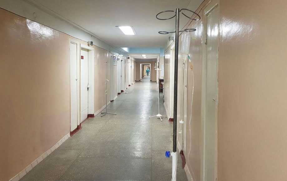 Одна медсестра на 60 больных COVID-19: появились жуткие фото больницы Харькова