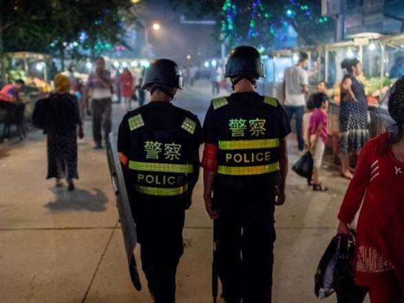 В Китае задержаны 221 человек за онлайн-торговлю оружием